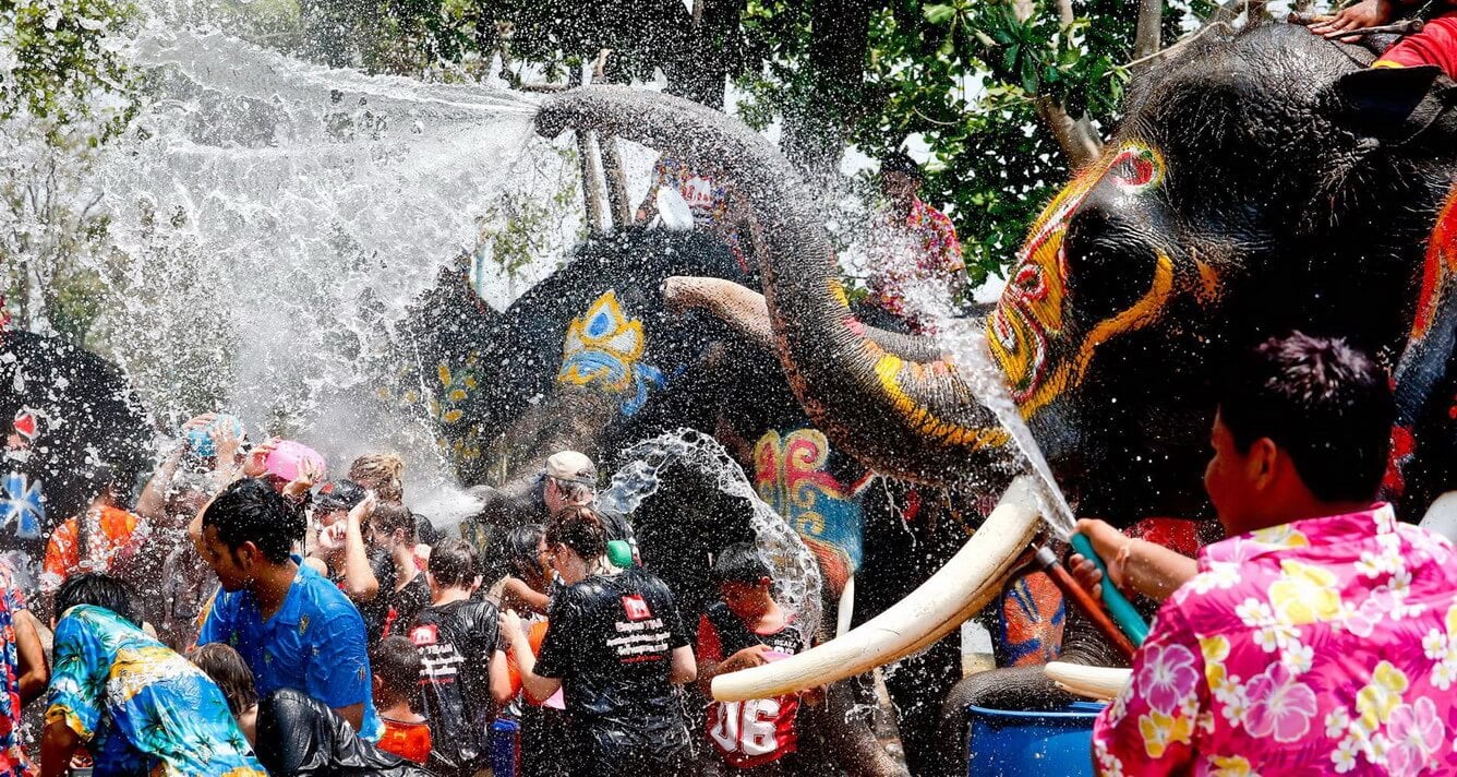 Quẩy Tung Nóc Với Lễ Hội Té Nước Songkran Mừng Năm Mới Tại Campuchia