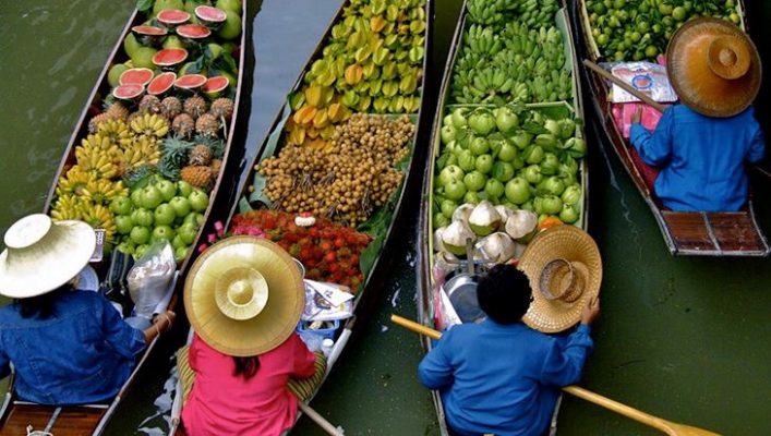 Thuyền trái cây hấp dẫn tại chợ nổi (ảnh sưu tầm)