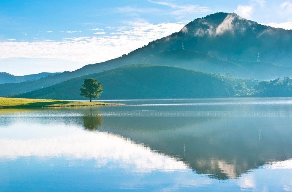 Vẻ đẹp thơ mộng của hồ Xuân Hương.