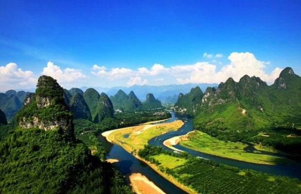 Dòng sông li xinh đẹp nhìn từ xa (ảnh của Guilinchina)