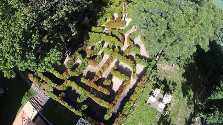 Khám phá khu vườn mê cung ở ngôi nhà úp ngược phuket ( ảnh sưu tầm internet)