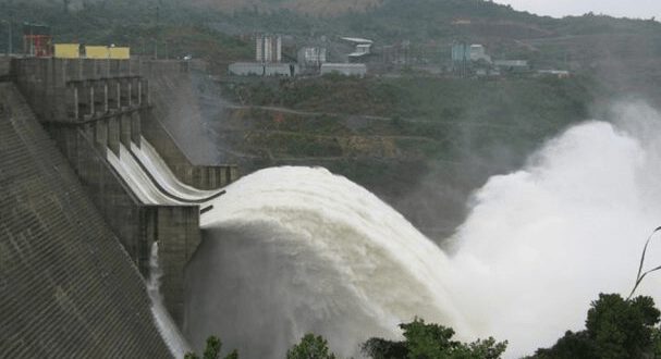 Thủy điện Hòa Bình trên sông Đà (ảnh internet)