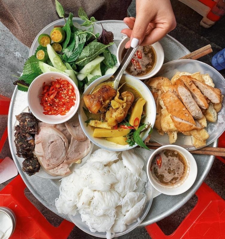 Dạo quanh Hà Nội 36 phố phường, ăn gì cho đúng chất Hà Nội
