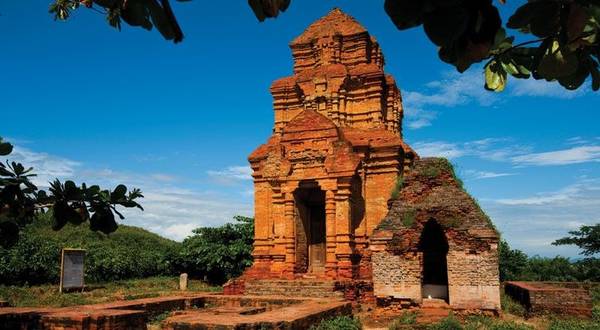 Tháp chàm Posha nư  ở Phan Thiết ( ảnh sưu tầm)