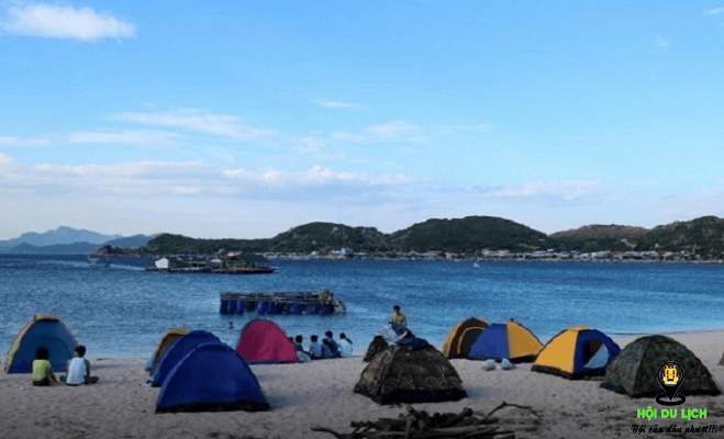 Cắm trại trên bờ biển- ảnh sưu tầm