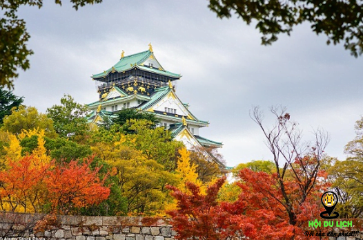 Lâu đài Osaka vào mùa thu