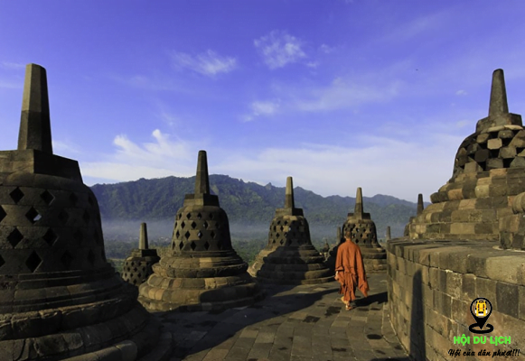Ngôi đền Borobudur khi bình minh lên (ảnh sưu tầm)