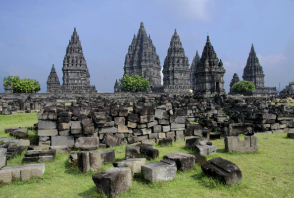 Đền Prambanan Với Nhiều Tòa Tháp Lớn Nhỏ ấn Tượng (ảnh sưu tầm)