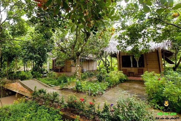 Homestay nằm giữa vườn cây ăn trái cực thích