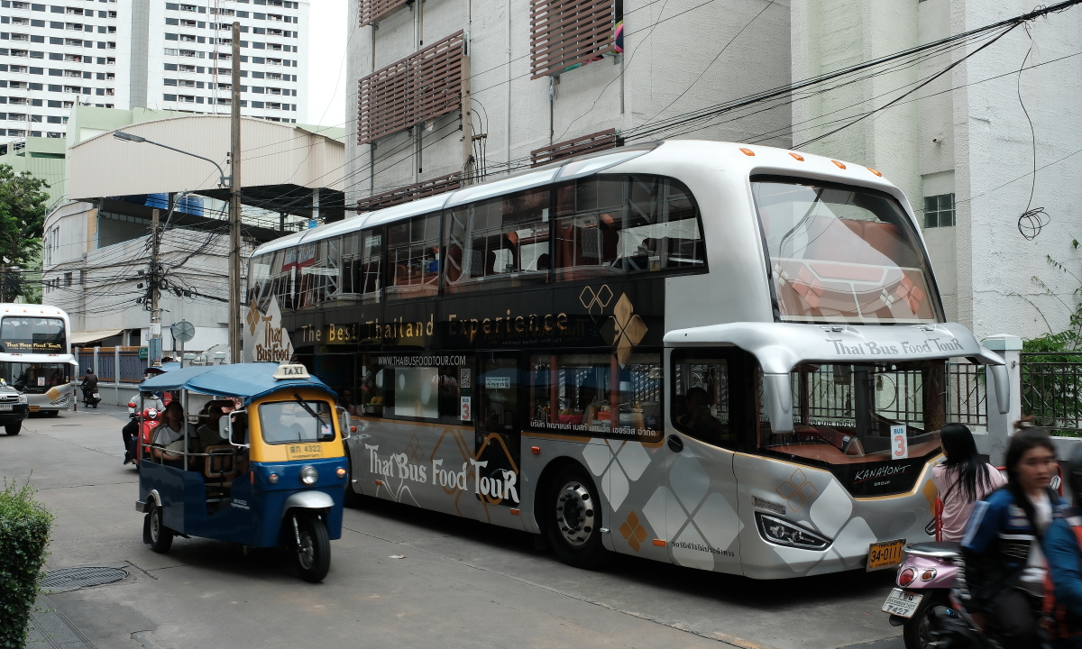 Thai Bus Food Tour Ngắm cảnh, thưởng thức món Thái trên xe buýt ở Bangkok